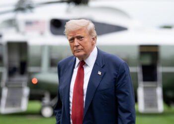 “Хто переможе в гонці, той переможе”: Трамп відкинув заклики сповільнити розвиток ШІ