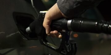 Бензин побив історичний рекорд: Куюн розкрив масштаби паливного шоку