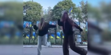 Школярки осквернили портрети загиблих українських воїнів: подробиці скандалу