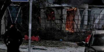 Росія б’є по АЗС і дата-центрах Києва: частина киян без інтернету, постраждалих уже 13