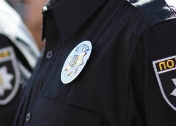 Танцювала у футболці з символікою поліції: у Львові на 18-річну дівчину склали адмінпротокол