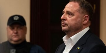 Єрмаку зняли електронний браслет. Суд каже – за станом здоров’я