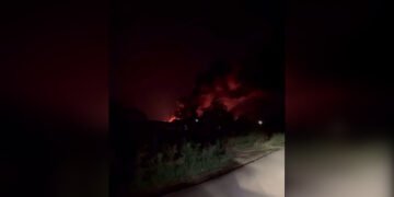 Дрони масовано атакують Краснодарський край РФ: повідомляють про вибухи і пожежі (відео)