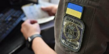 Не мав документів для виїзду: на Львівщині чоловік намагався підкупити прикордонника за 300 євро