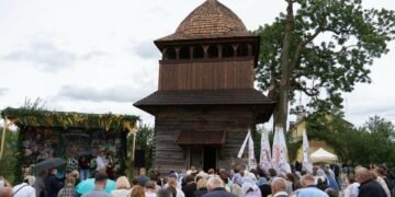 На Львівщині відреставрували 150-річну дерев’яну дзвіницю: у ній відновили майже 100-річний дзвін