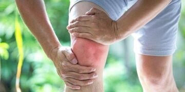 Чому восени болять суглоби: що справді впливає на самопочуття