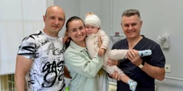 У Львові дворічному хлопчику із синдромом Дауна провели складну операцію на слух