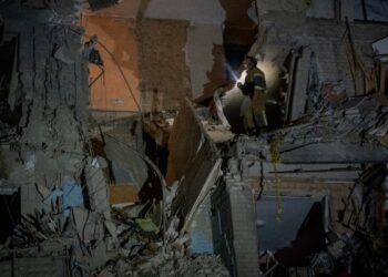 До трьох зросла кількість загиблих унаслідок удару РФ по житловому будинку на Сумщині, а постраждалих до 15 осіб – поліція