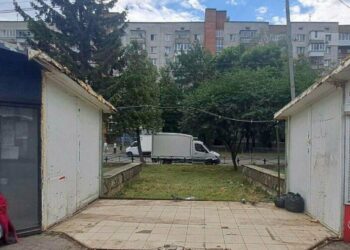 У Львові на вулиці Мазепи демонтували ще п’ять тимчасових споруд через реконструкцію дороги