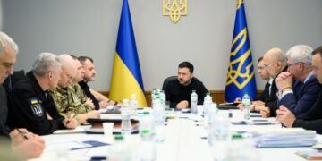Укрзалізниця й АЗС під прицілом Росії: Зеленський після Ставки назвав рішення для захисту