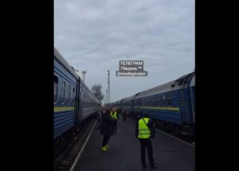 Росія другу добу б’є по залізниці: удар по поїзду за два кілометри від Польщі