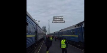 Росія другу добу б’є по залізниці: удар по поїзду за два кілометри від Польщі