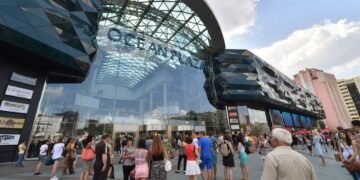Чи працюватимуть ТЦ і магазини під час тривоги у Києві: що вирішили