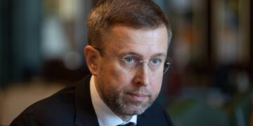 Кабмін запроваджує жорсткий режим економії: що буде з пенсіями та зарплатами