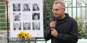 Два роки потому: у Львові вшанували пам’ять восьми жертв російської атаки