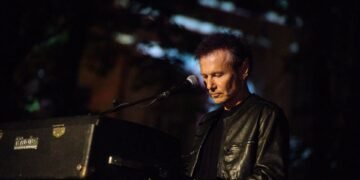 У парку Франка у Львові представили світлову інсталяцію пам’яті Івана Вакарчука: Святослав Вакарчук заспівав улюблену пісню батька, – ФОТО, ВІДЕО