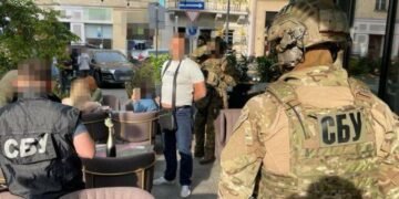 Вимагав 2 тисячі доларів неіснуючого боргу: на Львівщині чоловік проведе 9 років за ґратами