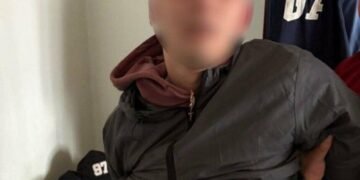 У Львові чоловік зірвав із жінки золотий ланцюжок та забрав 1000 гривень