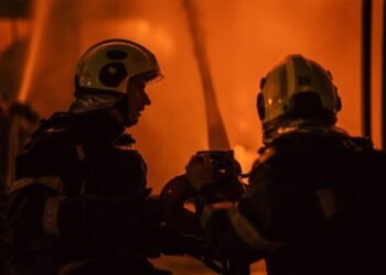 Росіяни атакували склади у Дніпрі, спалахнула пожежа