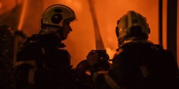 Росіяни атакували склади у Дніпрі, спалахнула пожежа