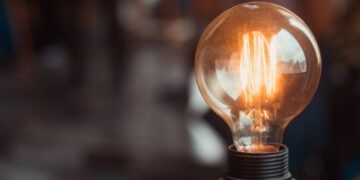 Графіки відключень світла повертаються вперше за осінь: коли вимикатимуть електрику 1 жовтня