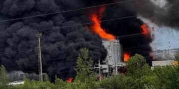 НПЗ у Кстово та Усть-Лузі зупинилися після ударів України