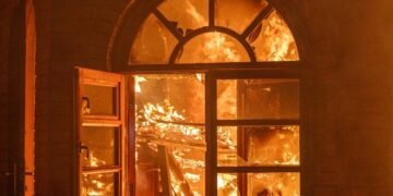 До п’яти зросла кількість постраждалих у Харкові через ворожий удар, серед них дитина – ДСНС
