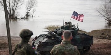 “Нагадує хаос”: США терміново евакуювали частину дипломатів із країн Близького Сходу, — CNN