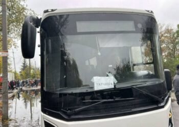 Гуманітарний конвой евакуює понад 750 жителів Олешок