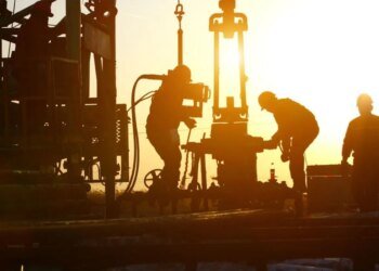 рф виплачує нафтовикам рекордні субсидії на тлі уражень НПЗ, що з'їдає її державну скарбницю – Bloomberg