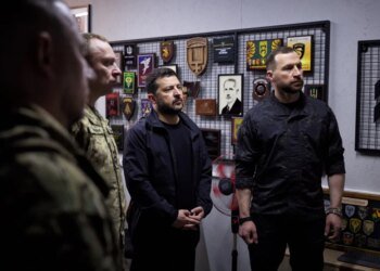 Коли кажемо "Україна тримається", початок це бере на фронті – Зеленський записав звернення до Дня захисників і захисниць