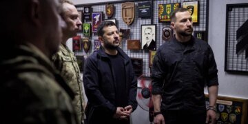 Коли кажемо "Україна тримається", початок це бере на фронті – Зеленський записав звернення до Дня захисників і захисниць