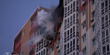 Київ продовжують атакувати росіяни: є загиблий і постраждалі, рух мостами обмежили