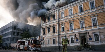 Посольства можуть евакуювати з Києва до Львова або Польщі – ЗМІ назвали умову