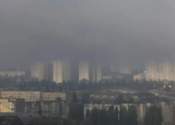 Після російських ударів Київ накривають дим і сажа: повітря стає небезпечним для містян – BILD
