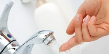 У Києві через удар рф пошкоджена тепломагістраль, один з районів баз гарячої води – мер