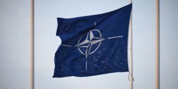 НАТО готує "теорію перемоги" з дронами і ШІ для відбиття російської атаки – Bloomberg