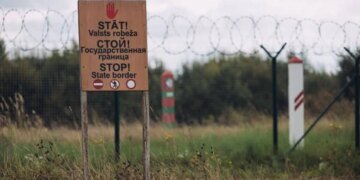 Озброєні люди у масках намагались проникнути на територію Латвії і погрожували військовим