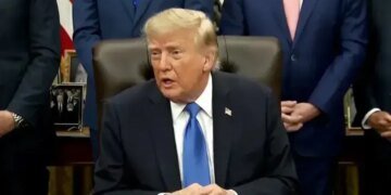 Українську делегацію шокувало рішення Трампа щодо пального з рф – ЗМІ