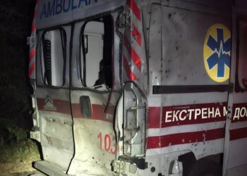 На Сумщині російський дрон влучив у "швидку", поранено двох медиків