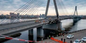 У Києві частково відновлюють рух Південним мостом: який напрямок ще закритий, — КМДА