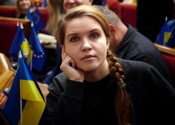 “Залишити тільки для президента і міністрів”: Безугла закликала зняти бронювання з усіх українців