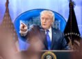 “Багато з вас ще не знає”: Трамп несподівано прокоментував скасування санкцій проти РФ