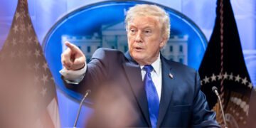 “Багато з вас ще не знає”: Трамп несподівано прокоментував скасування санкцій проти РФ