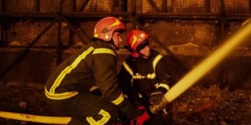 “Наймасштабніша атака з початку війни”: у Кропивницькому палають підприємства, є загиблі