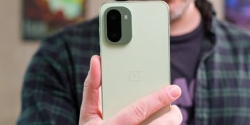 Дешевший флагман хорошою камерою та потужним чипом: розсекречено новий Android-смартфон