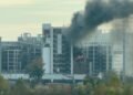Потужний вибух і стовп чорного диму: у США найбільший у світі завод Quaker Oats охопила пожежа