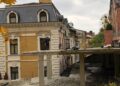 У Львові розпочали демонтаж триповерхового будинку біля входу до Стрийського парку