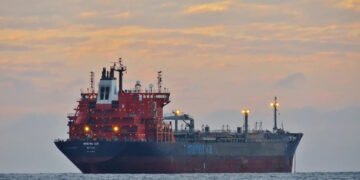 Трамп дозволив постачання російського палива: перший танкер із дизелем уже біля берегів США