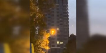 В Україні почались перші відключення світла: на скільки та коли вимикають електрику (інфографіка)